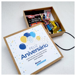 Caixa Feliz Aniversário em MDF Personalizada para presentear seus funcionários.